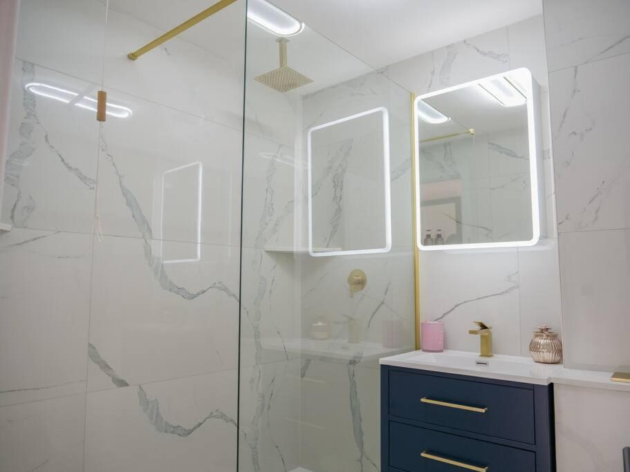 Stylish Retreat For Your Short Getaway Лондон Экстерьер фото