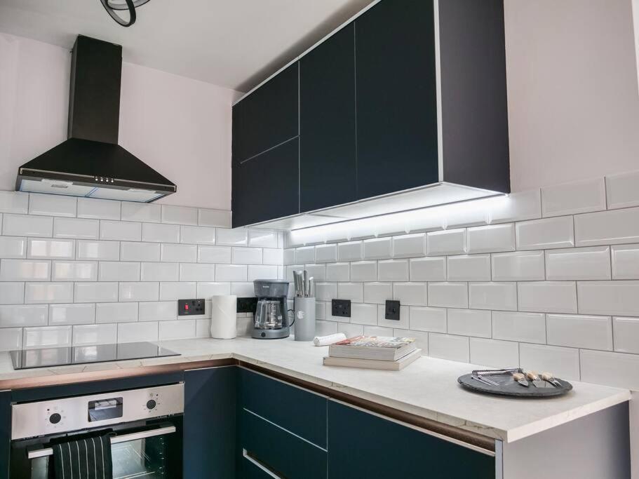 Stylish Retreat For Your Short Getaway Лондон Экстерьер фото