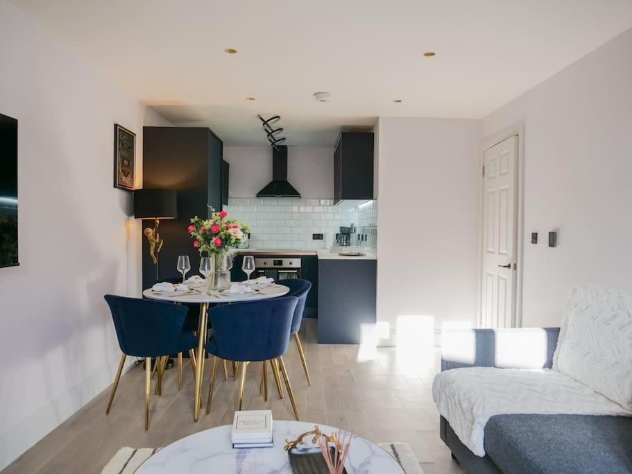 Stylish Retreat For Your Short Getaway Лондон Экстерьер фото