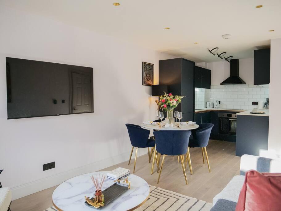 Stylish Retreat For Your Short Getaway Лондон Экстерьер фото