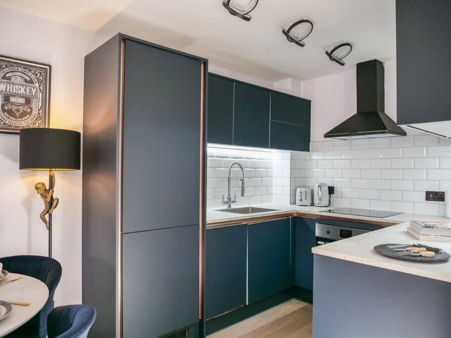 Stylish Retreat For Your Short Getaway Лондон Экстерьер фото